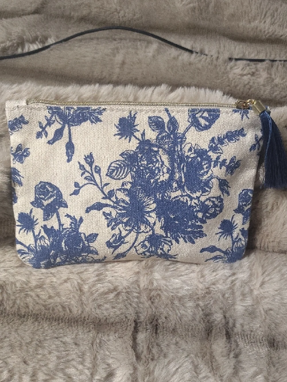 Rose Mystery Bag With 5 Items - Picture 2 of 2